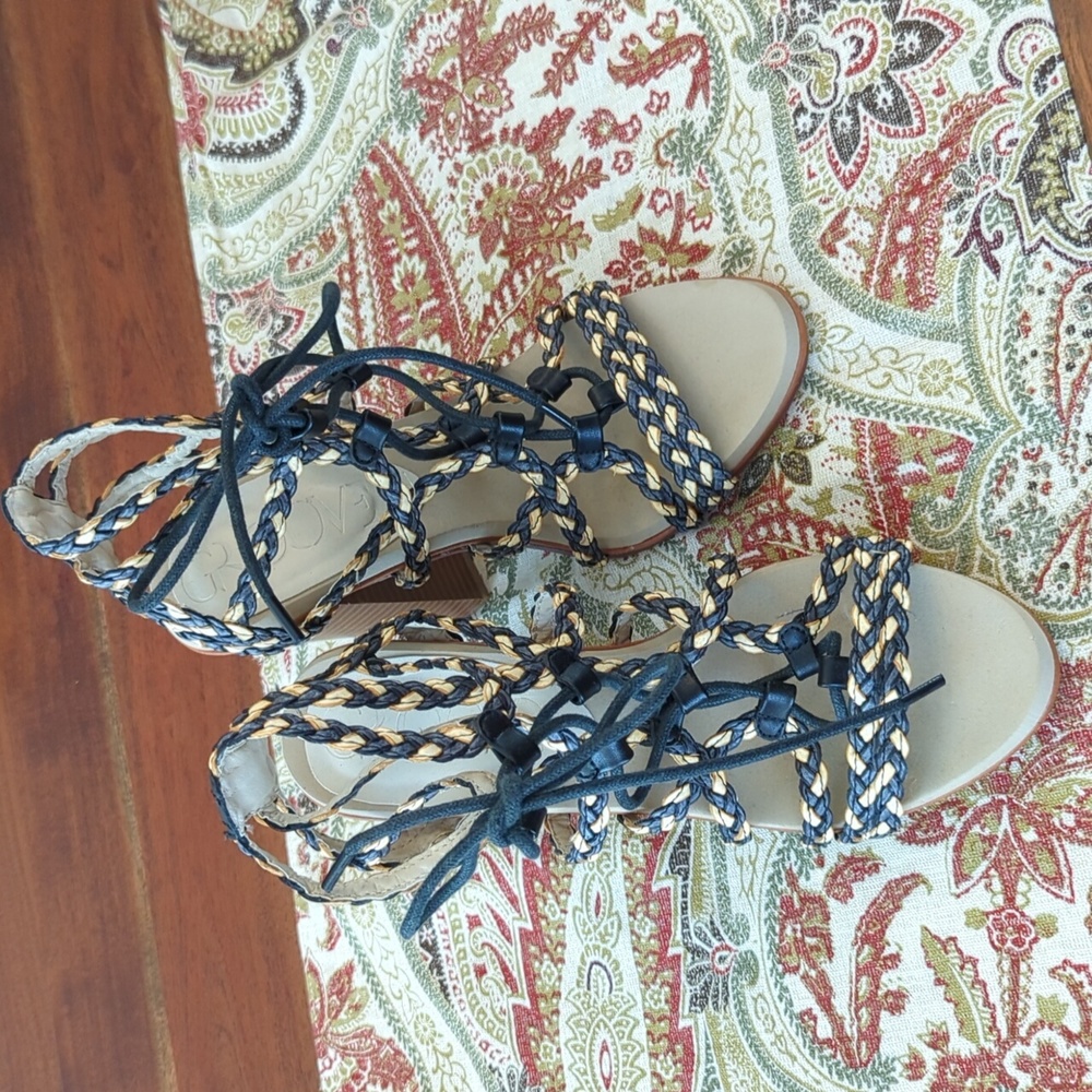 Heeled tie sandals